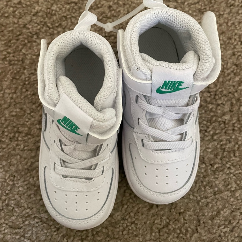 Kids Nike Shoes - Picture 6 of 6